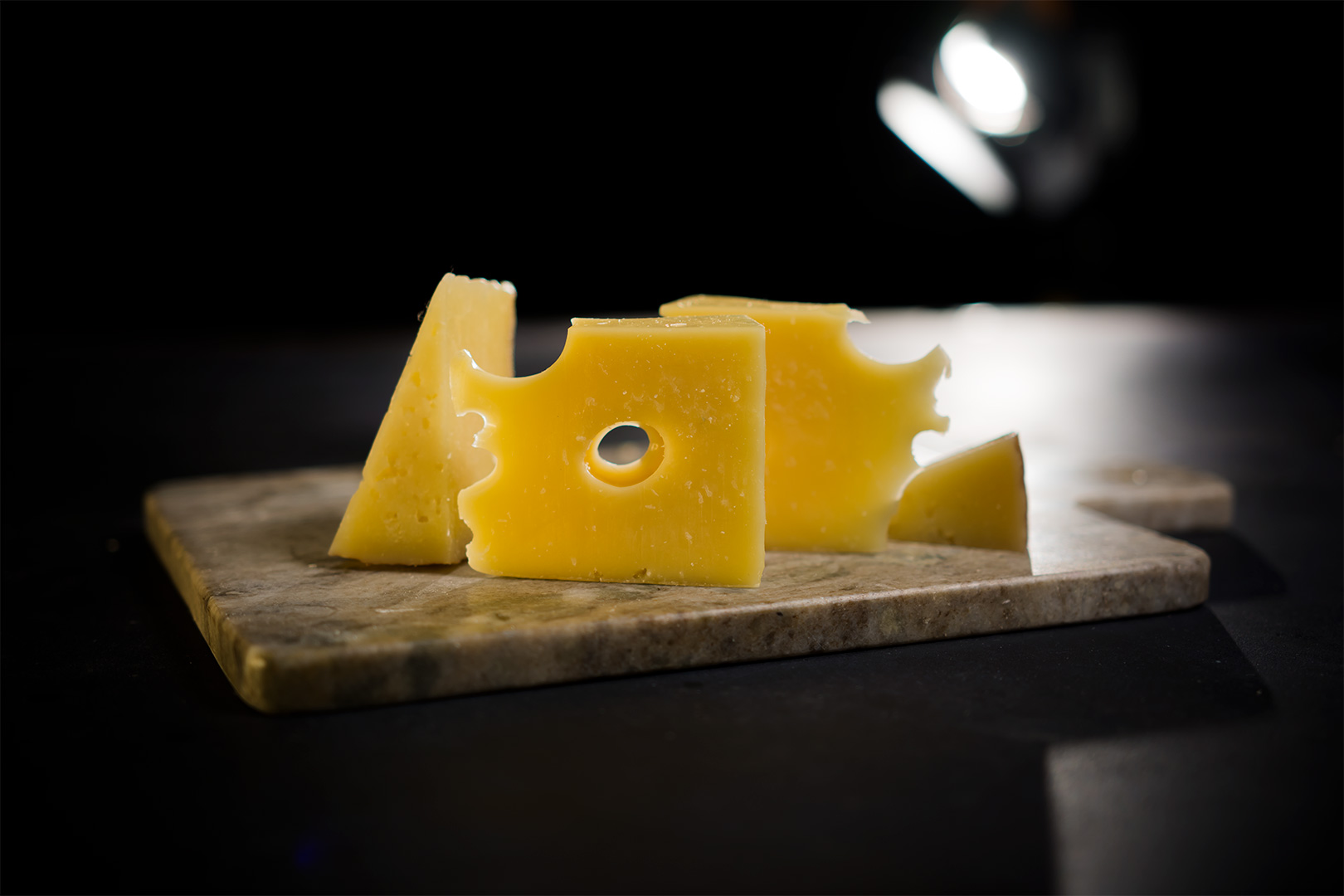 Varför är det hål i min ost?